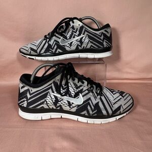 Nike Women's Free 5.0 TR Fit 4 (629832-017) Black/White Running Shoes Size 8.5